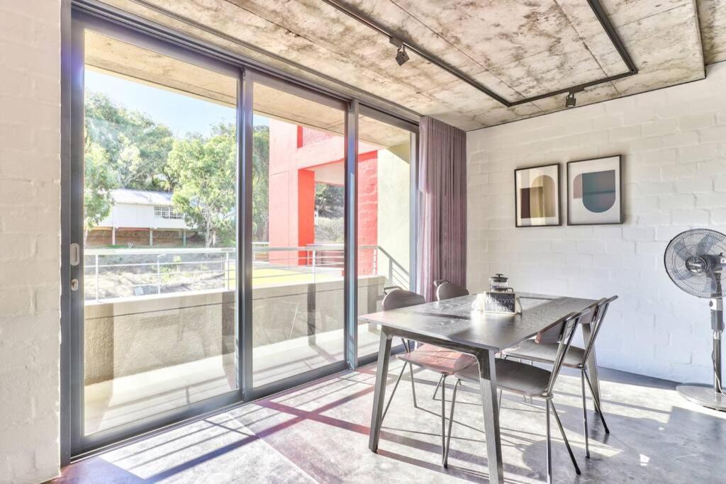 8th Floor, Modern, Trendy Studio In New Development * Cape Town