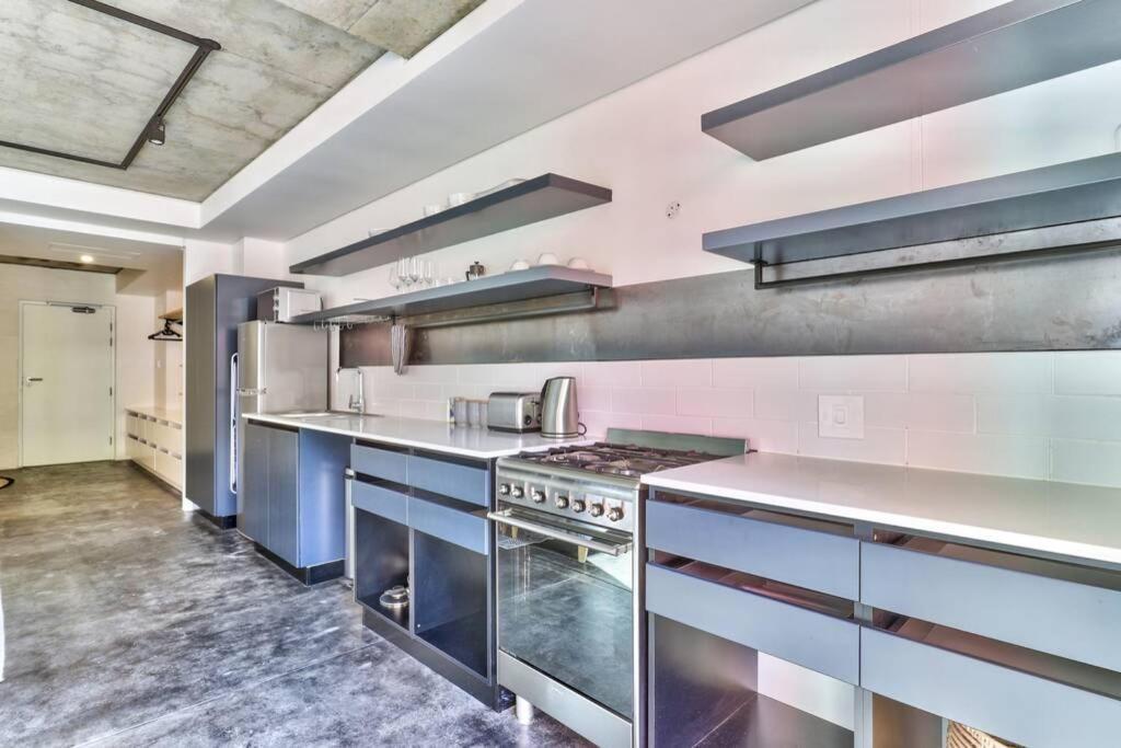 8th Floor, Modern, Trendy Studio In New Development Apartment Cape Town