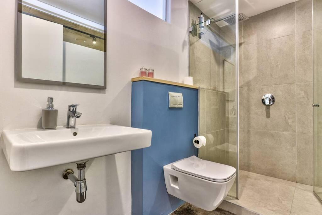 Apartment 8th Floor, Modern, Trendy Studio In New Development Cape Town