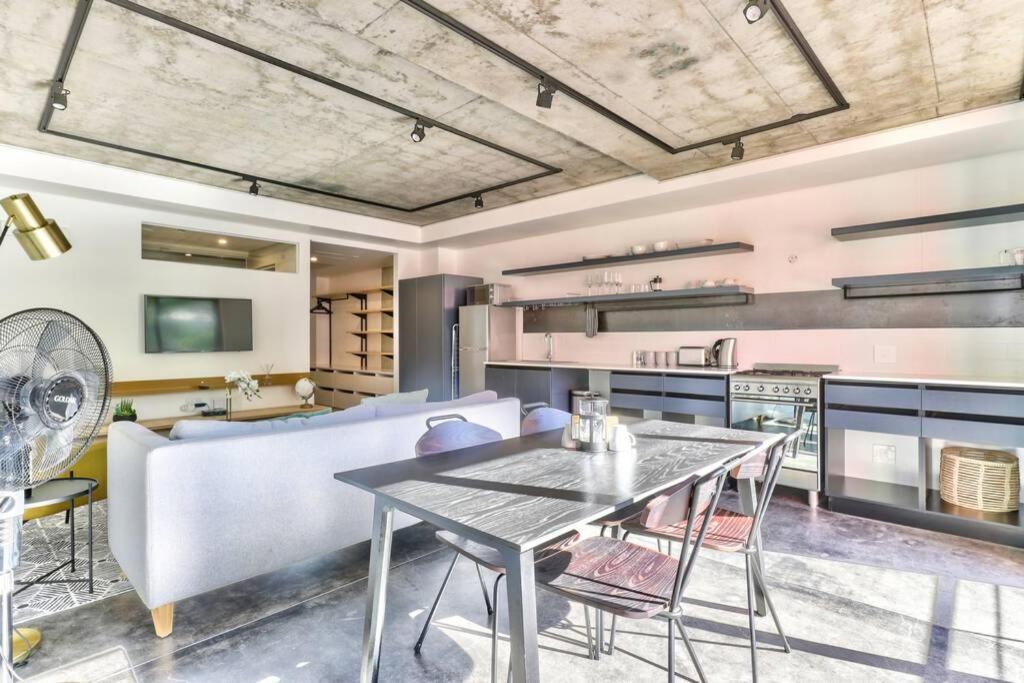 8th Floor, Modern, Trendy Studio In New Development Apartment Cape Town