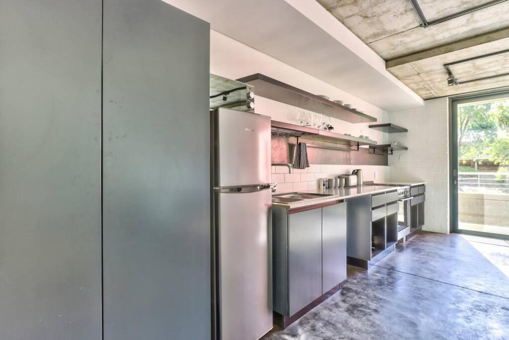 8th Floor, Modern, Trendy Studio In New Development * Cape Town